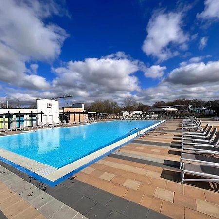 Luamar Holidays- Tattershall Lakes - Lancaster Crescent Hotel Екстериор снимка