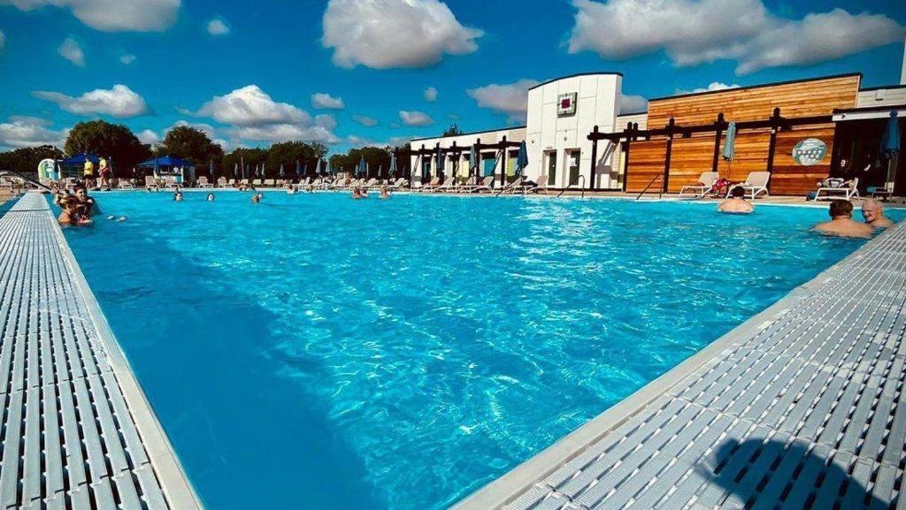 Luamar Holidays- Tattershall Lakes - Lancaster Crescent Hotel Екстериор снимка